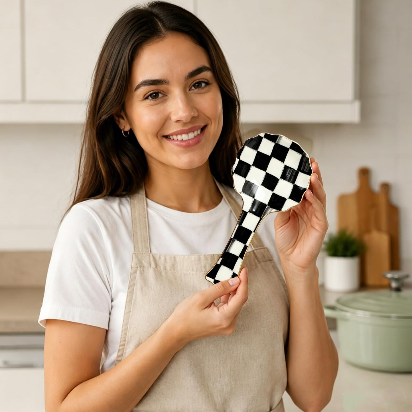 FYSUIMU 8.9 Inch Checkerboard Ceramic Spoon Rest Retro Checkered Scalloped Cooking Spoon Holder with Gold Rim for Stove Top Kitchen Countertop Decor