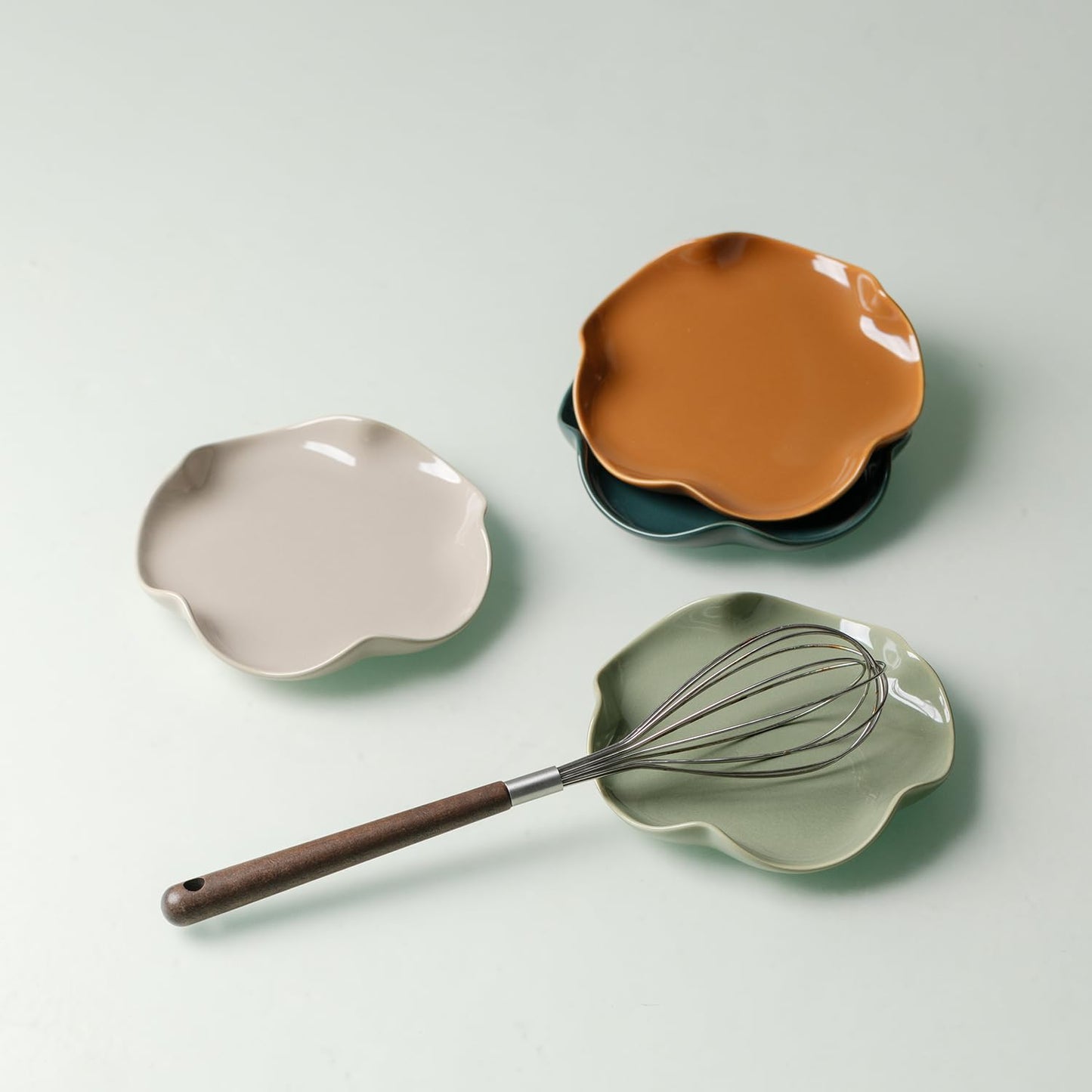 Ceramic Spoon Rest, 4 Pack Spoon Holder for Stove Top, Suitable for Placing Spoons, Spatulas, Whisks, Ladles （Petal Shaped）