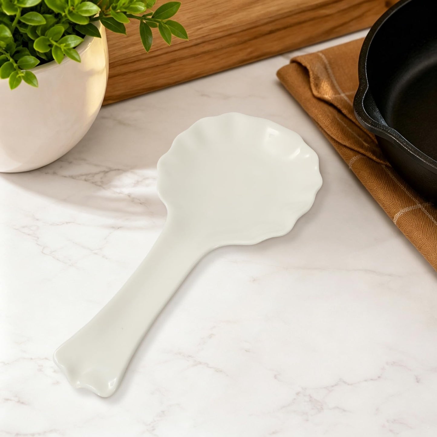 FYSUIMU 8.9 Inch Scalloped Edge Spoon Rest White Spoon Holder Minimalist Modern Ceramic Utensil Rest for Stove Top Farmhouse Kitchen Accessories
