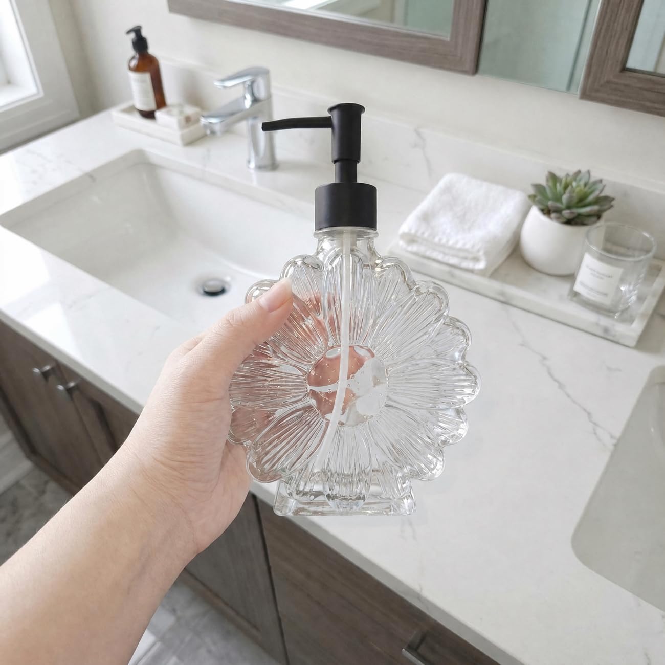 Aniced Flower Clear Glass Soap Dispenser Liquid Hand Countertop Cute Retro Floral Decorative Lotion Dispensers Refillable Hand Pump for Bathroom Kitchen Toilet Sinks Countertops 17 Oz (Black)
