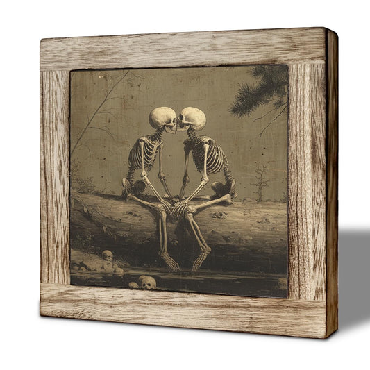Romantic Skeleton Couple Wooden Block Sign - Gothic Couple Embracing Art, Vintage Forest Skull Design for Home, Office, Ideal Gift for Gothic Lovers