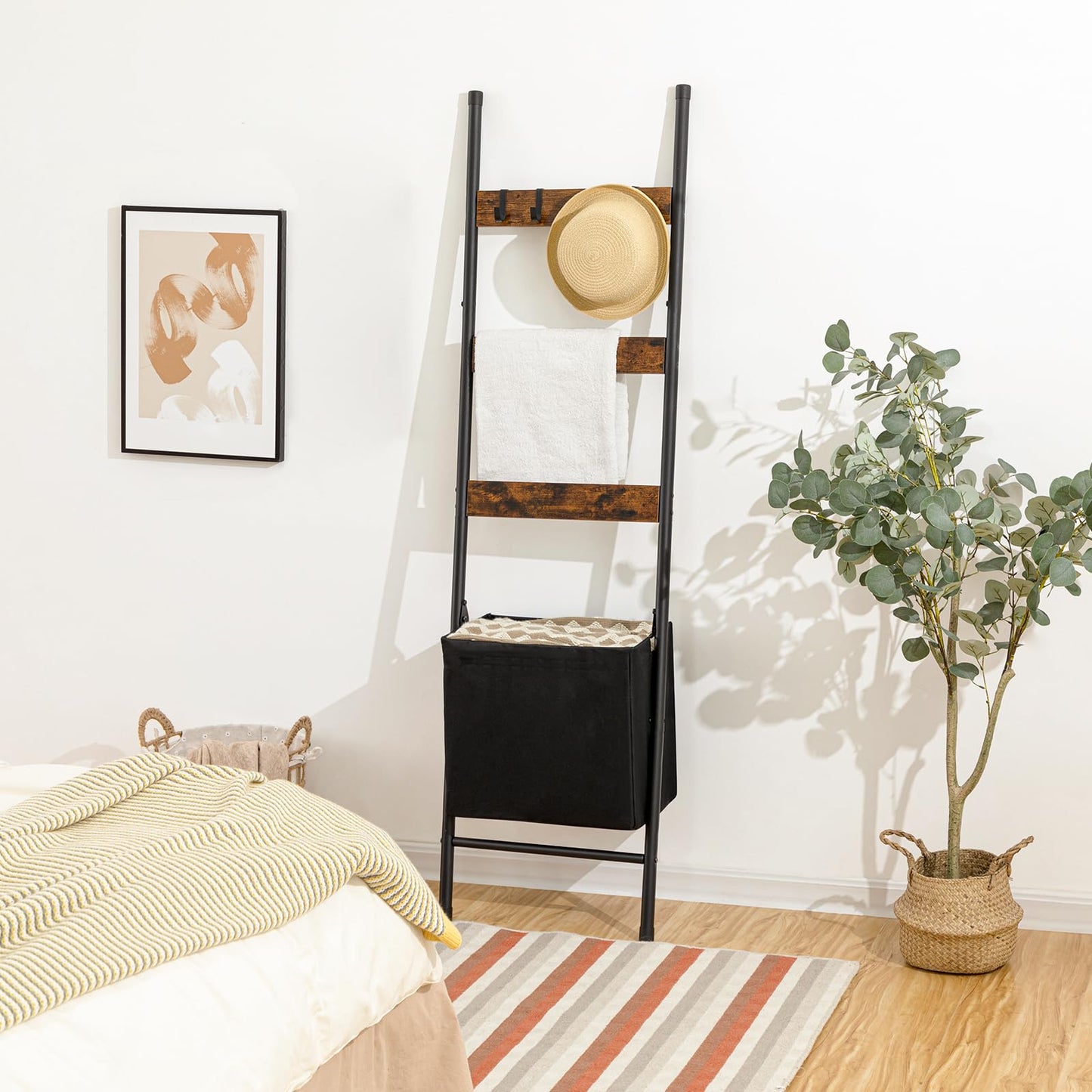 HOOBRO Blanket Ladder with Basket, 17.3”L x 63.4”H, Towel Rack with Hooks, Blanket Holder Rack, Decorative Ladder Shelf, Drying and Display Rack for Bathroom, Living Room, Rustic Brown BF31CJ01