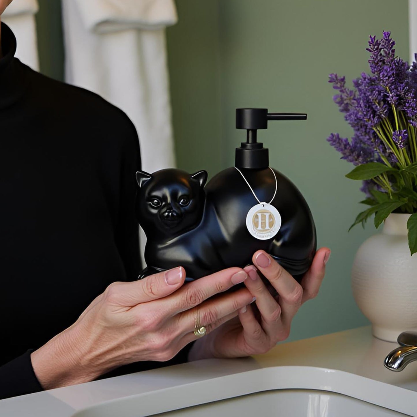 Caahanjia Black Liquid Soap Dispenser, Ceramic Cat, Refillable Wash Liquid Soap Hand Soap for Bathroom Kitchen