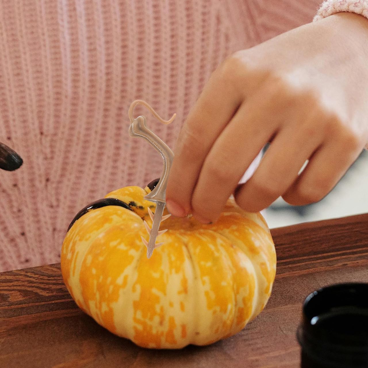 SUPVOX 50Pcs Foam Pumpkin Stems: 6.5x1.6cm for Halloween & Thanksgiving DIY Crafts - Realistic Pumpkin Handles for Halloween Decoration