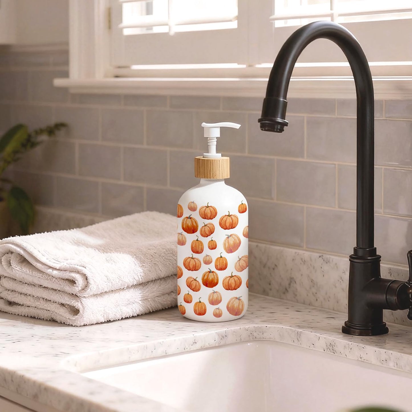 OuOvOwO Farmhouse Fall Pumpkin Glass Soap Dispenser