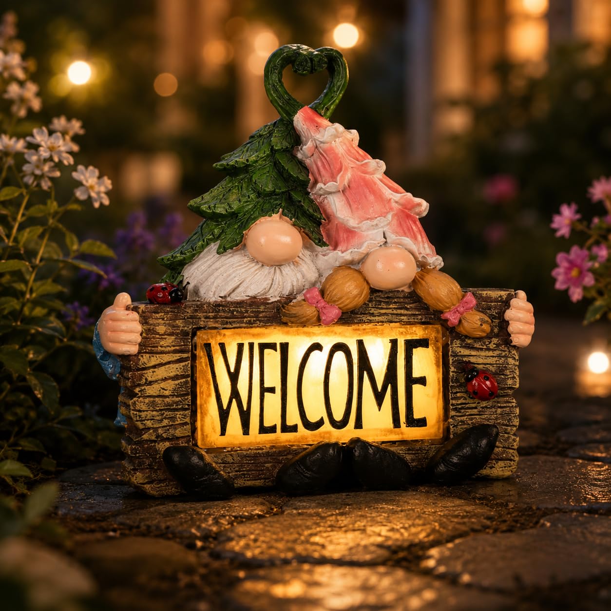 Garden Gnome Statue with LED Lights,7.5 Inch Resin Couple Gnome Figurine with Heart Topper & Welcome Sign,Outdoor Garden Decor for Patio,Lawn,Yard,Ideal Gift for Garden & Gnome Lovers (Green)