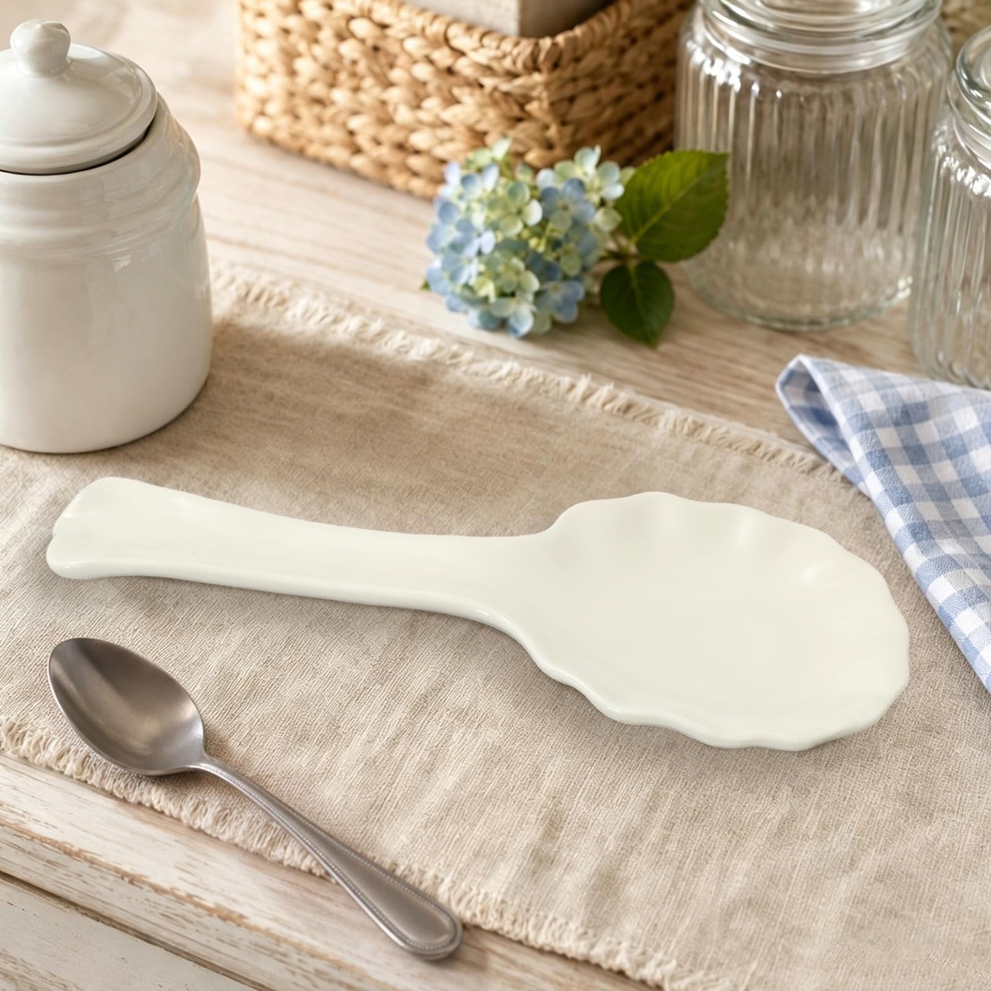 FYSUIMU 8.9 Inch Scalloped Edge Spoon Rest White Spoon Holder Minimalist Modern Ceramic Utensil Rest for Stove Top Farmhouse Kitchen Accessories