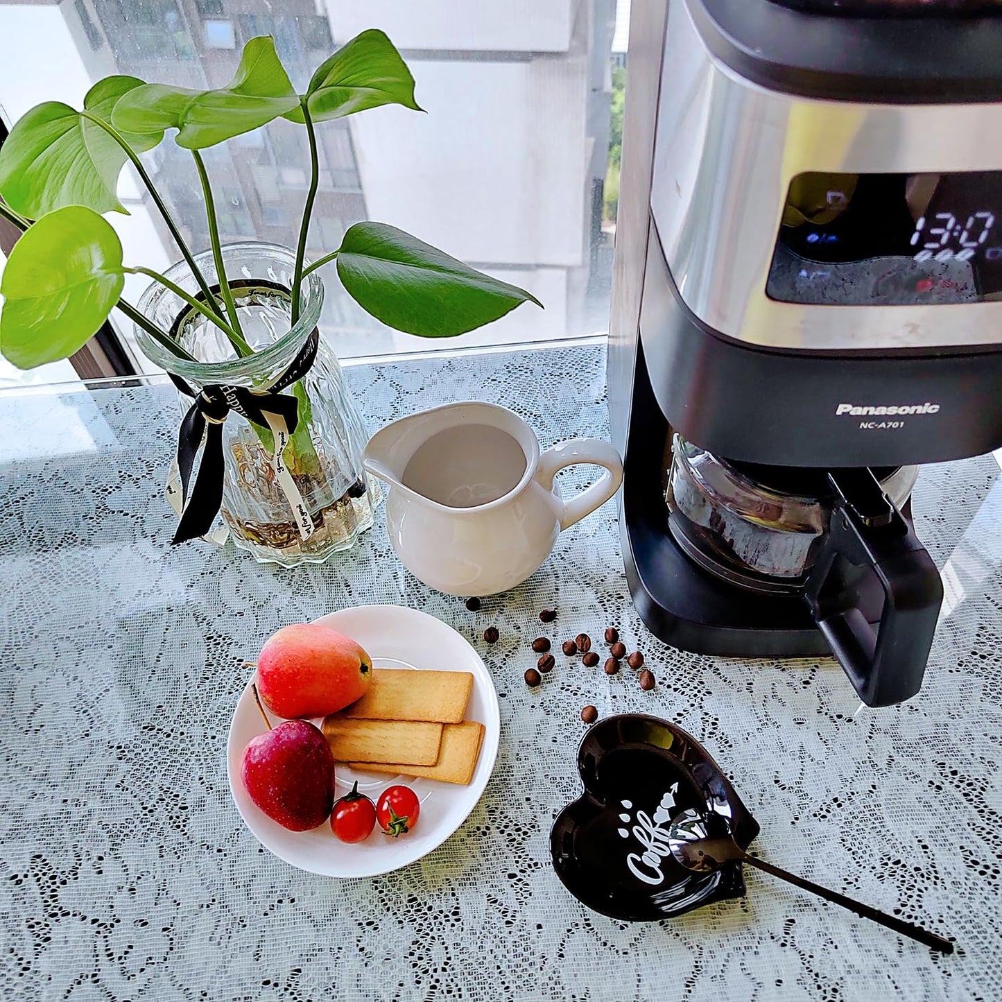 Ture Heart-shaped Ceramic Spoon Rest - Mini & Small, Holds Coffee & Teaspoons, Black