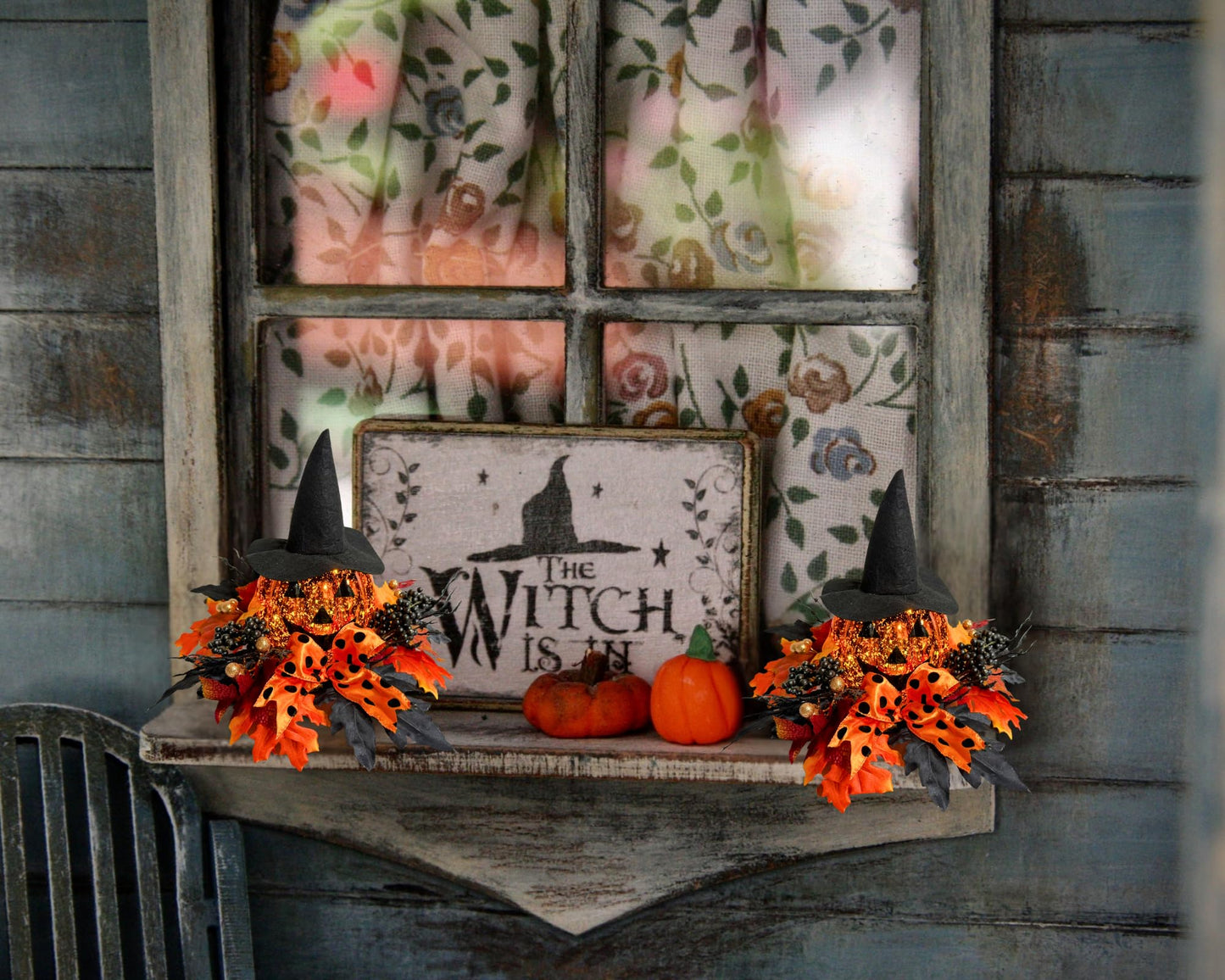 Svndlyn Lighted Harvest Pumpkin Table Decoration Indoor Outdoor Table Centerpiece with Maple Leaves Black Berries and Witch Hat for Fall Table Centerpieces Thanksgiving Halloween Decor