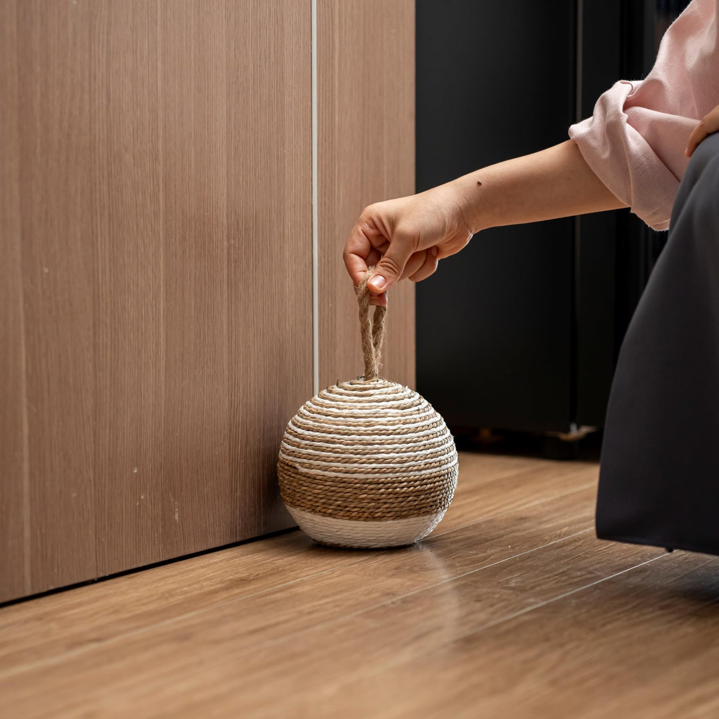 PEMAR Natural Wicker Door Stopper with Handle, Rustic Farmhouse Decorative Door Stop, Heavy Indoor Doorstop, Nautical Blocker Jammer 6.3''D Sphere Ball Shape (Seagrass)