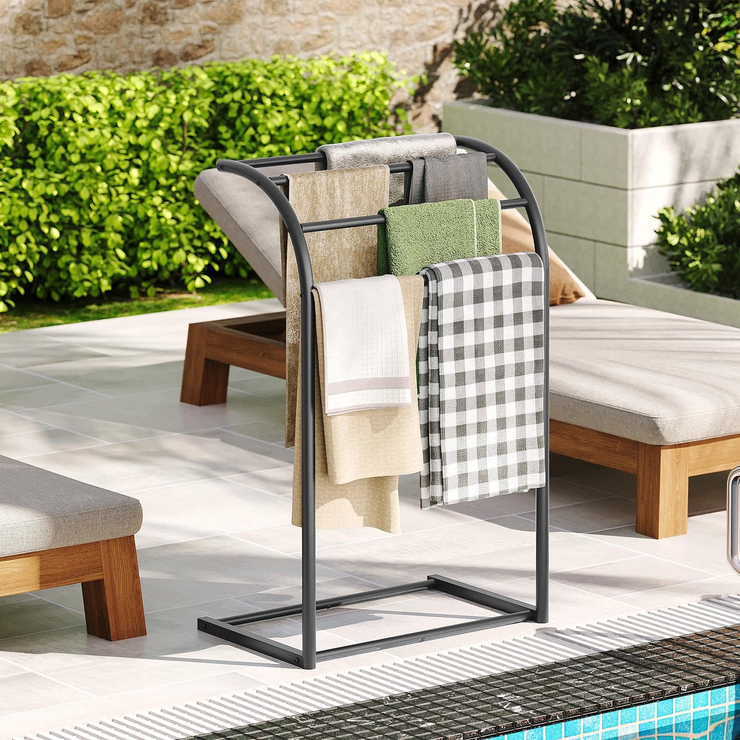 YATINEY Free Standing Towel Rack, 4-Tier Blanket Rack for Bathroom, Pool Towel Stand Display and Drying Rack, Modern Towel Blanket Storage Organizer, Black CJ07BK