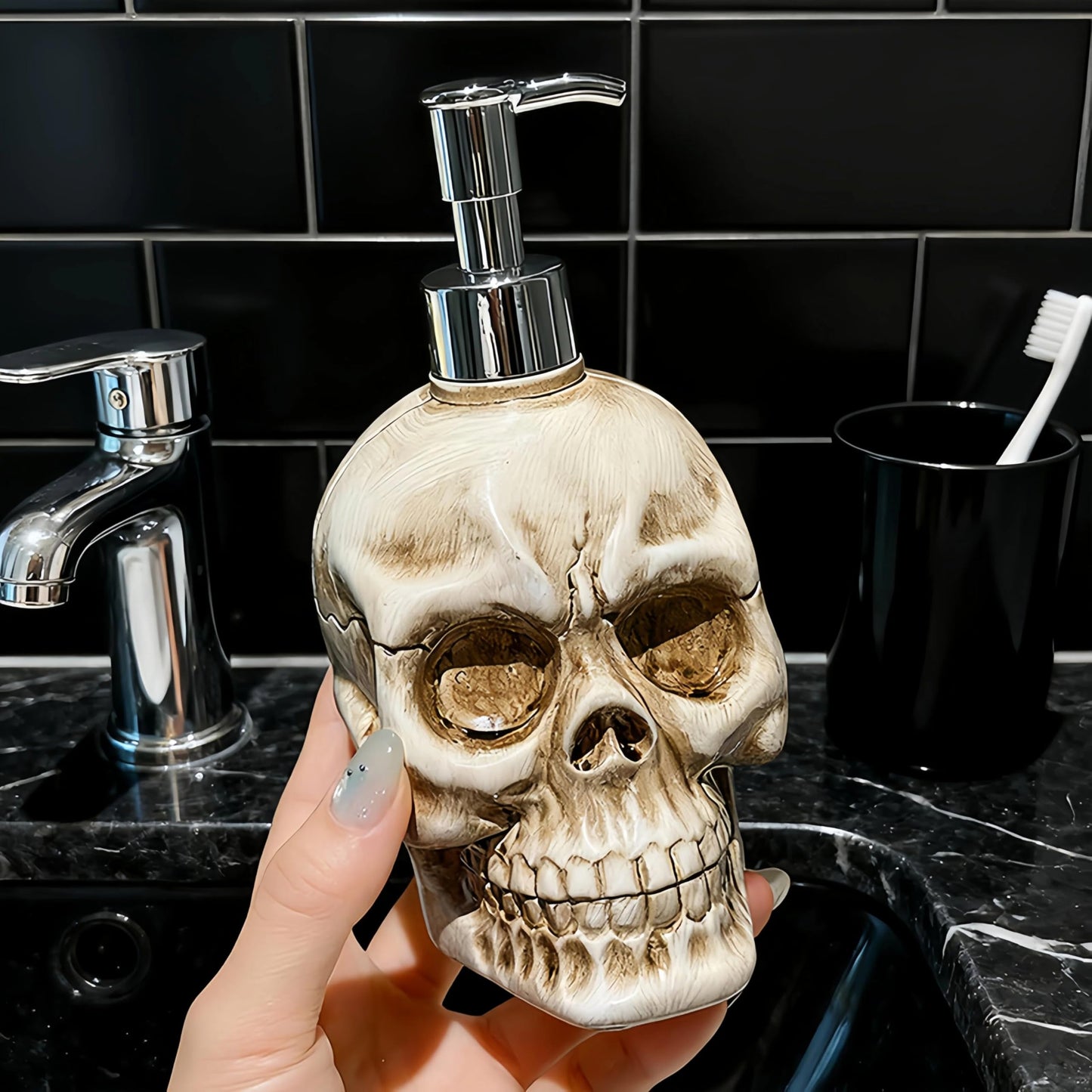 Fsocpen Skull Soap Dispenser with Rust Proof Pump and 3 Bank Wooden Labels，13 fl oz,Refillable Hand Soap Dispenser for Bathroom and Kitchen，Home Decoration，Gothic Enthusiast Decoration