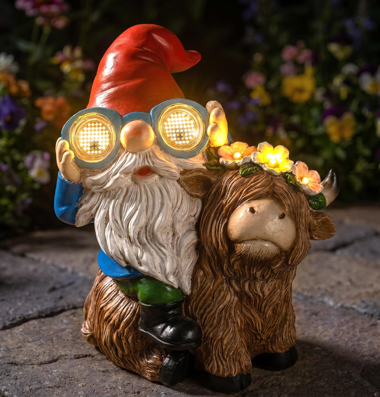 C&Y&G&X Solar Garden Gnome Statue with Highland Cow, Outdoor Solar Garden Decor with LED Lights, Waterproof Resin Yard Art Lawn Ornament for Patio Yard Porch, Gifts for Women Garden Lovers