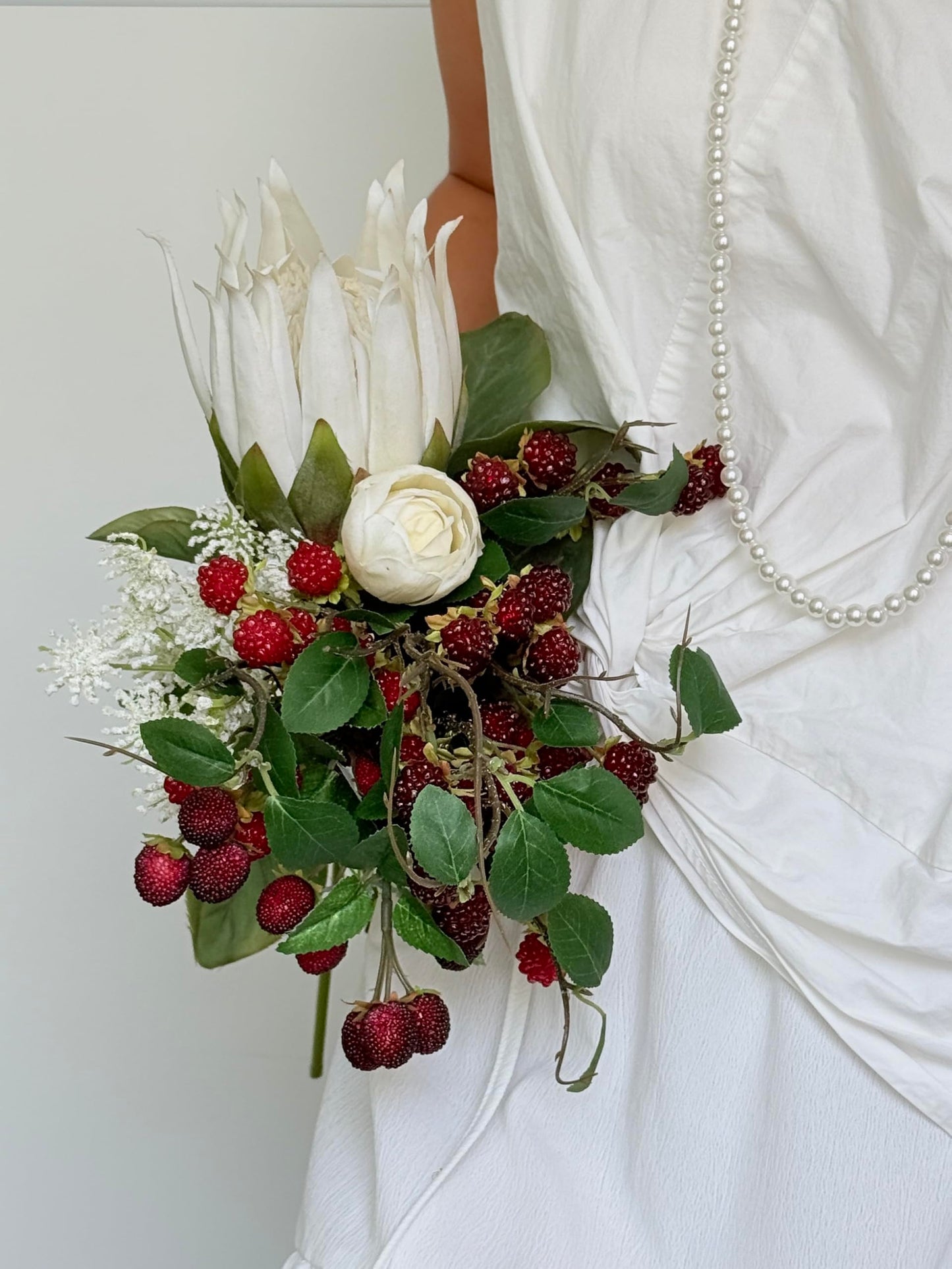 QFSH 7Pcs Artificial Raspberry Plant Stems 15.7'' Simulated Berry Bouquet for Home Decor Photography Props Wedding Decoration