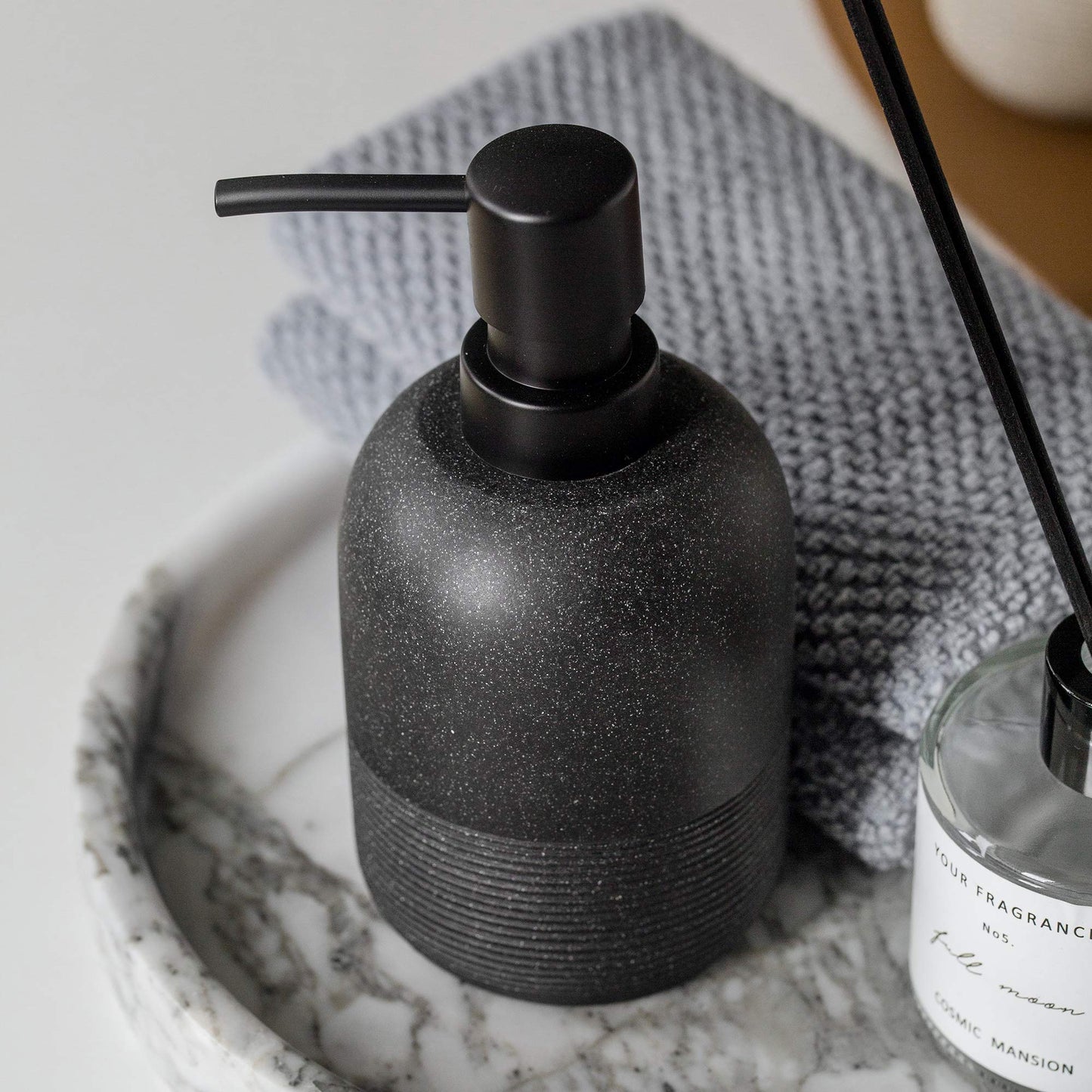 GalDal Soap Dispenser Black,Hand Soap Lotion Dispenser for Bathroom Countertop,Soap Dispenser for Kitchen.