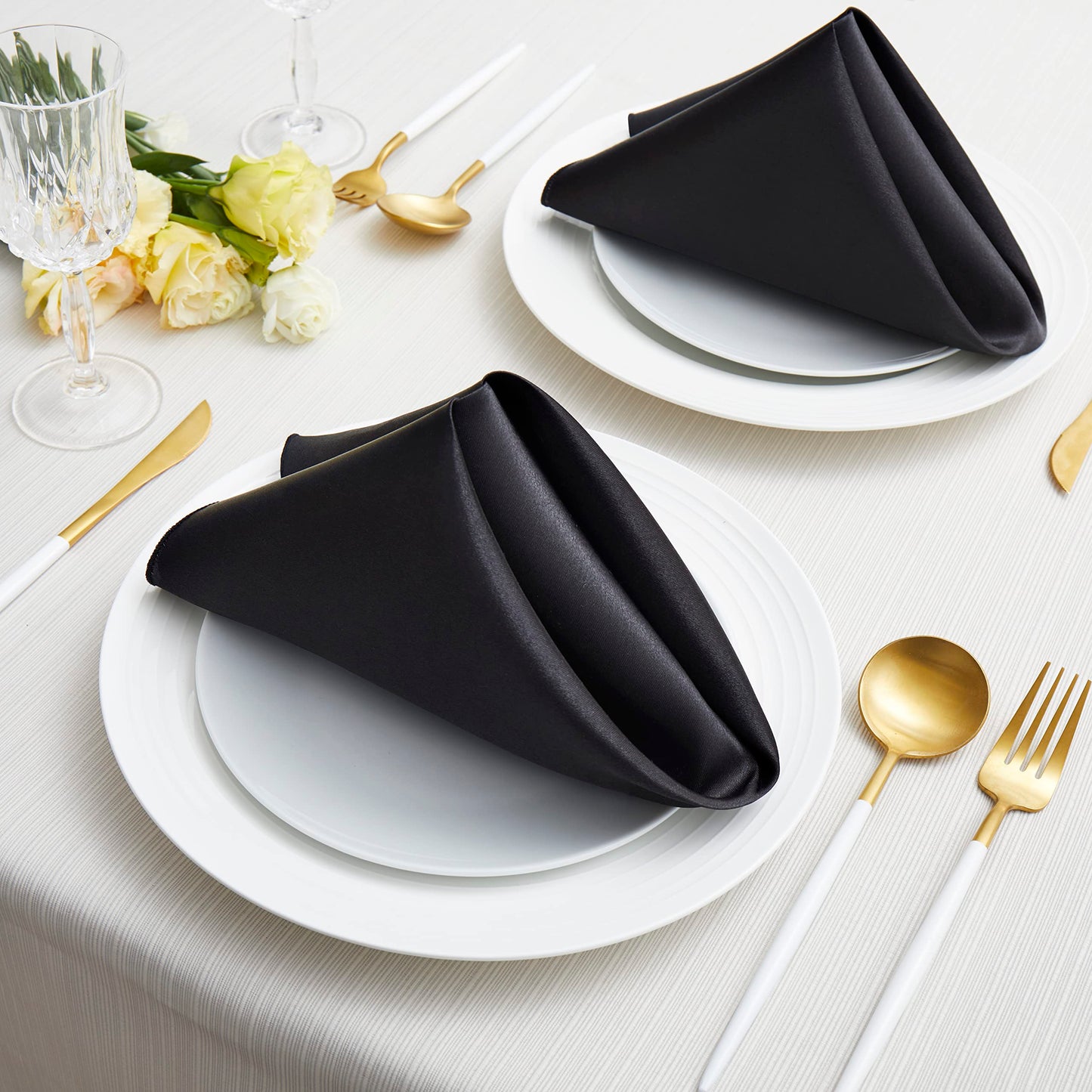 Counfeisly 16 Pack Square Satin Dinner Napkins, 17x17 Inches Silky Soft Smooth Table Cloth Napkins for Restaurant Weddings Banquet Party Decoration, Black