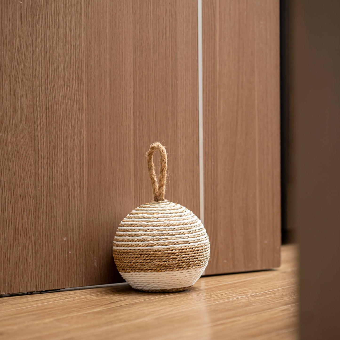 PEMAR Natural Wicker Door Stopper with Handle, Rustic Farmhouse Decorative Door Stop, Heavy Indoor Doorstop, Nautical Blocker Jammer 6.3''D Sphere Ball Shape (Seagrass)