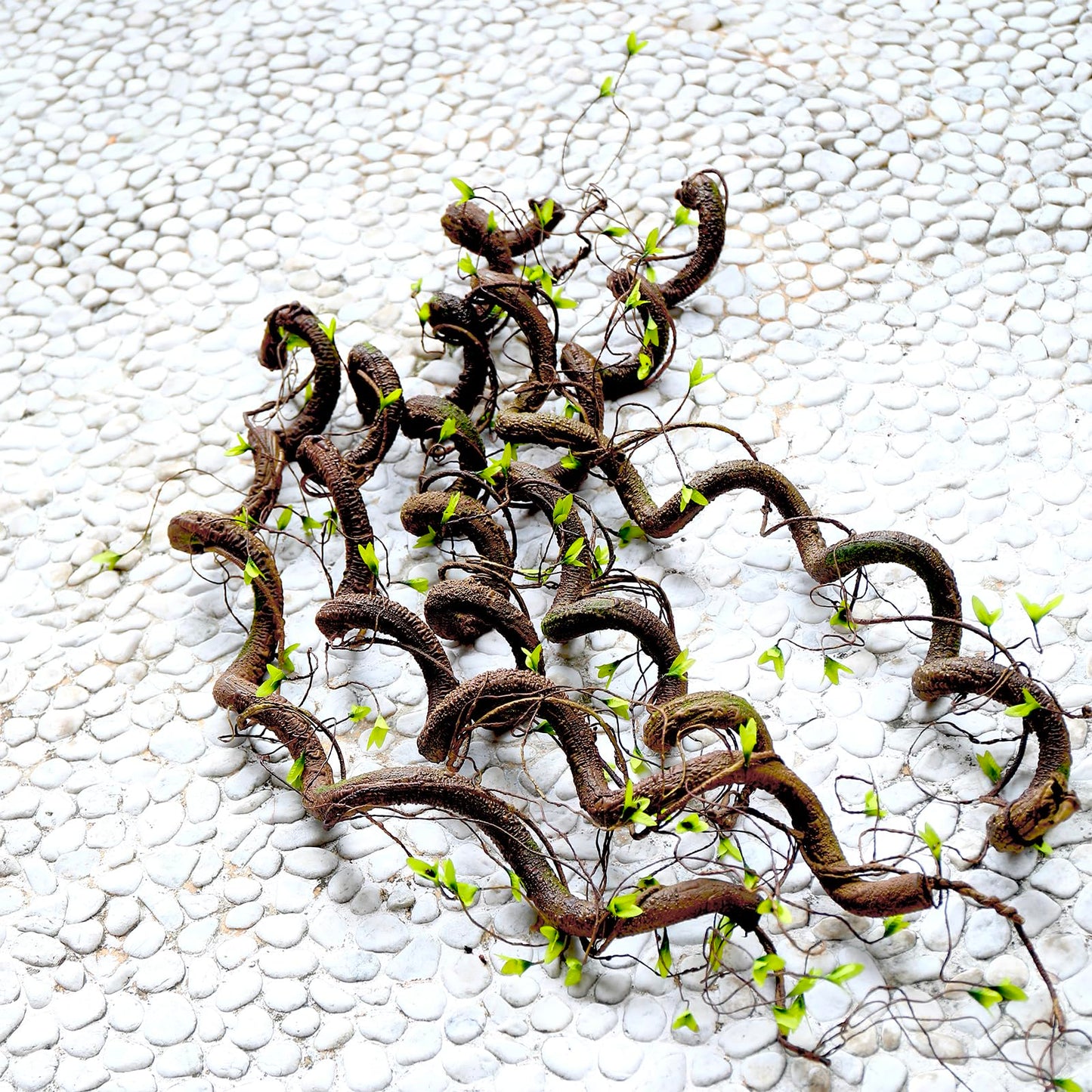 63in Bendable Thick Artificial Tree Branches Faux Wood Tree Trunk Twigs Grapevines Moss Plants Garland With Green Leaves For Wall Hanging Reptile Climbing Halloween Outdoor Arch Home Garden Decoration