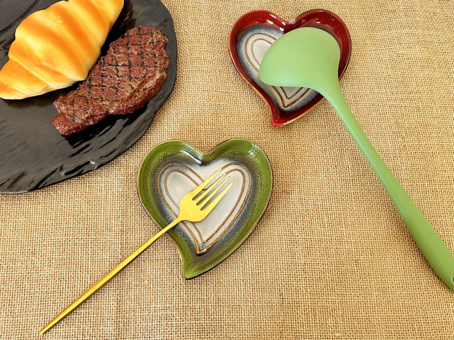 Ceramic Spoon Rest for Stove Top, Heart Cute Spoon Rest for Kitchen Counter, Cooking Spoon Holder for Kitchen Counter, Utensil Rest Spatula Rest Ladle Holder Tong Rest (Retro Grass Green)